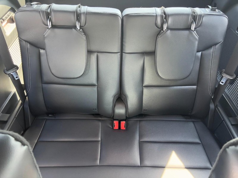 Ford Explorer Vehicle Image 11