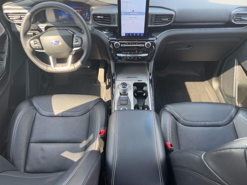 Ford Explorer Vehicle Image 12