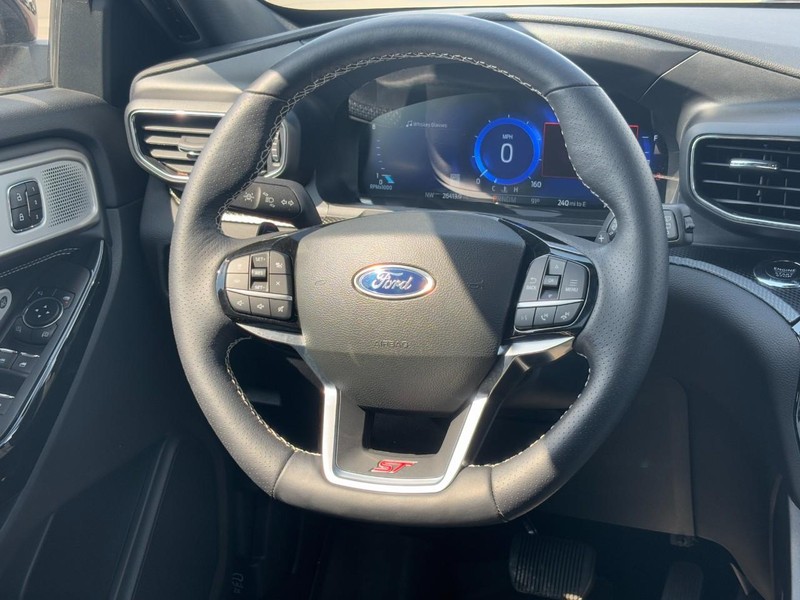 Ford Explorer Vehicle Image 13