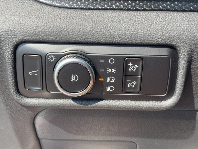 Ford Explorer Vehicle Image 17