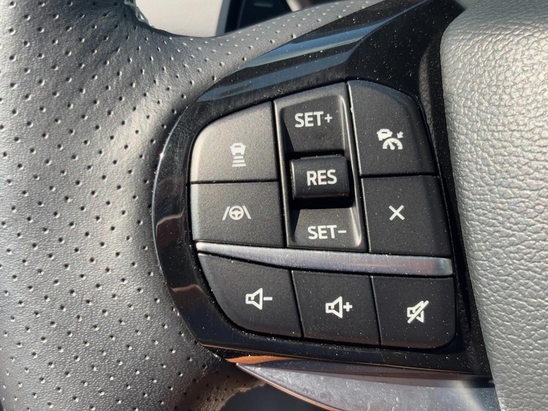 Ford Explorer Vehicle Image 18