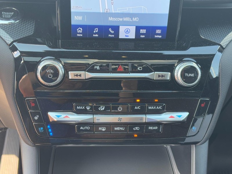 Ford Explorer Vehicle Image 24