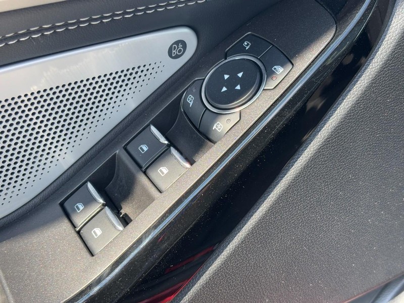 Ford Explorer Vehicle Image 25