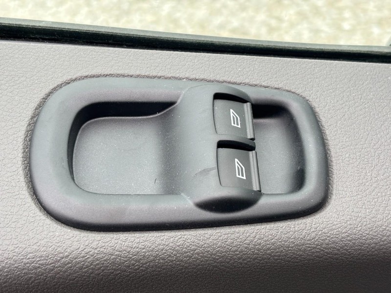 Ford Transit Cutaway Vehicle Full-screen Gallery Image 15