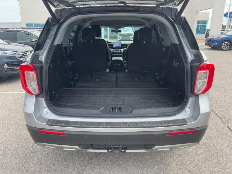 Ford Explorer Vehicle Full-screen Gallery Image 4