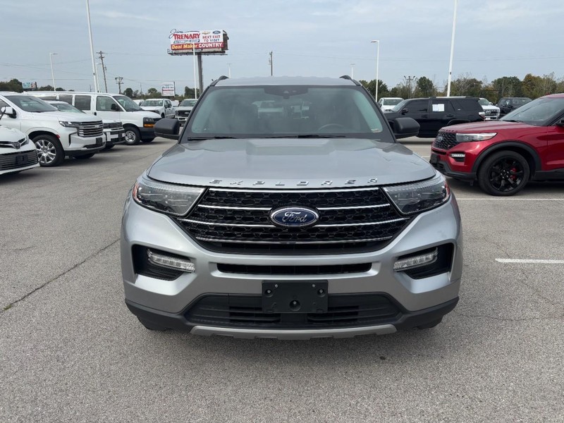 Ford Explorer Vehicle Full-screen Gallery Image 9
