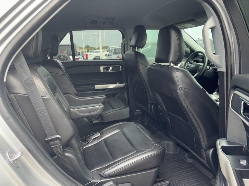 Ford Explorer Vehicle Full-screen Gallery Image 10