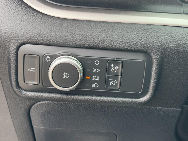 Ford Explorer Vehicle Full-screen Gallery Image 16