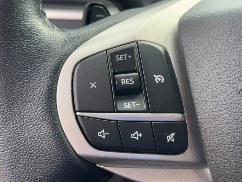 Ford Explorer Vehicle Full-screen Gallery Image 17