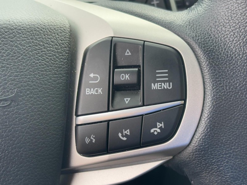 Ford Explorer Vehicle Full-screen Gallery Image 18