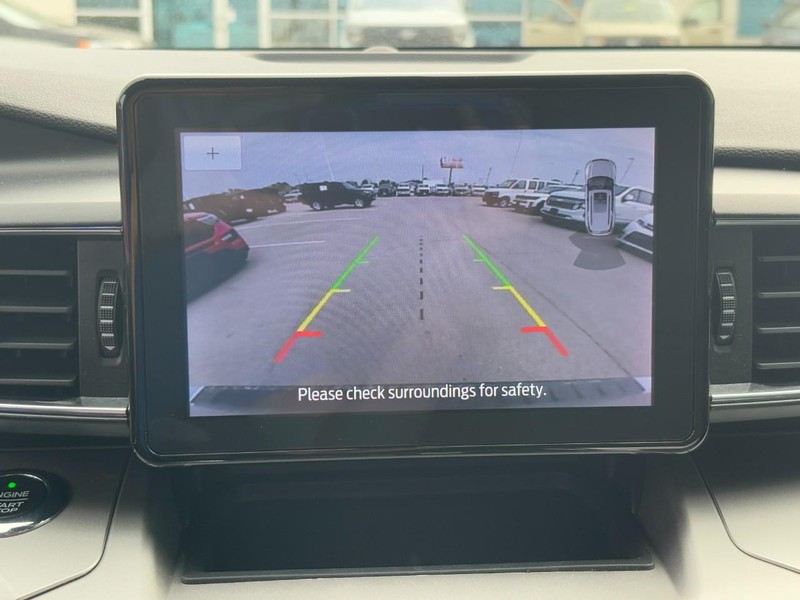 Ford Explorer Vehicle Full-screen Gallery Image 21