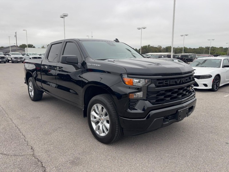 Chevrolet Silverado 1500 Vehicle Full-screen Gallery Image 2