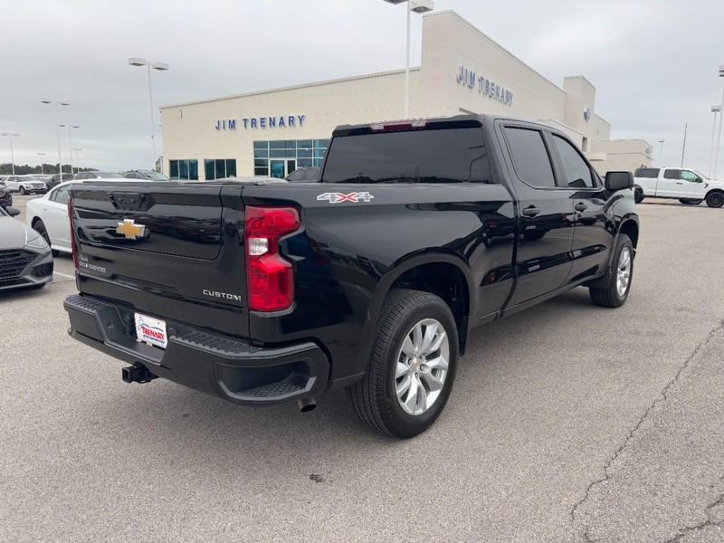 Chevrolet Silverado 1500 Vehicle Full-screen Gallery Image 3