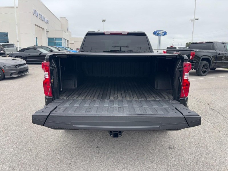 Chevrolet Silverado 1500 Vehicle Full-screen Gallery Image 4