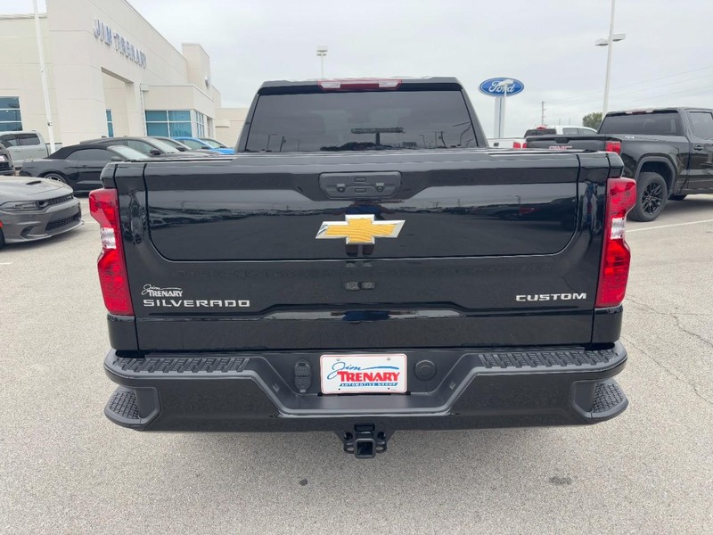 Chevrolet Silverado 1500 Vehicle Full-screen Gallery Image 5