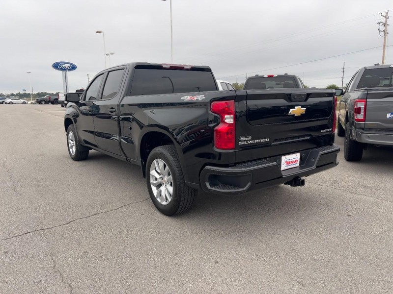 Chevrolet Silverado 1500 Vehicle Full-screen Gallery Image 6