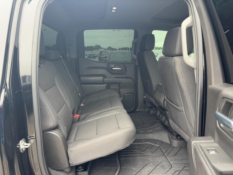 Chevrolet Silverado 1500 Vehicle Full-screen Gallery Image 10