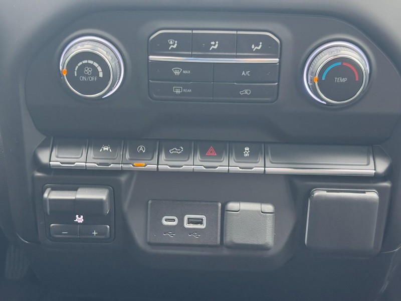 Chevrolet Silverado 1500 Vehicle Full-screen Gallery Image 14