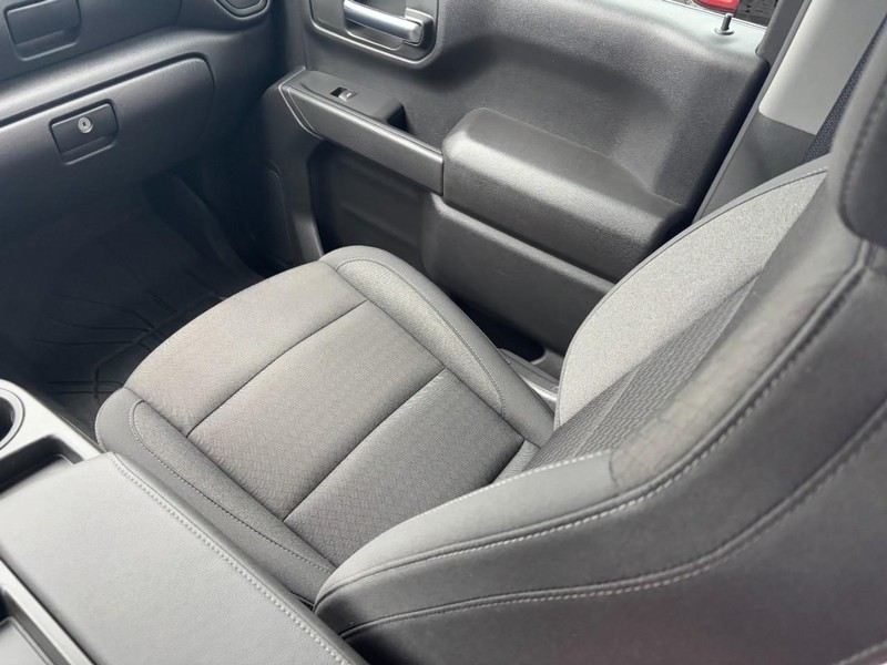 Chevrolet Silverado 1500 Vehicle Full-screen Gallery Image 15