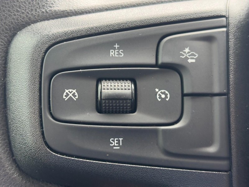 Chevrolet Silverado 1500 Vehicle Full-screen Gallery Image 17