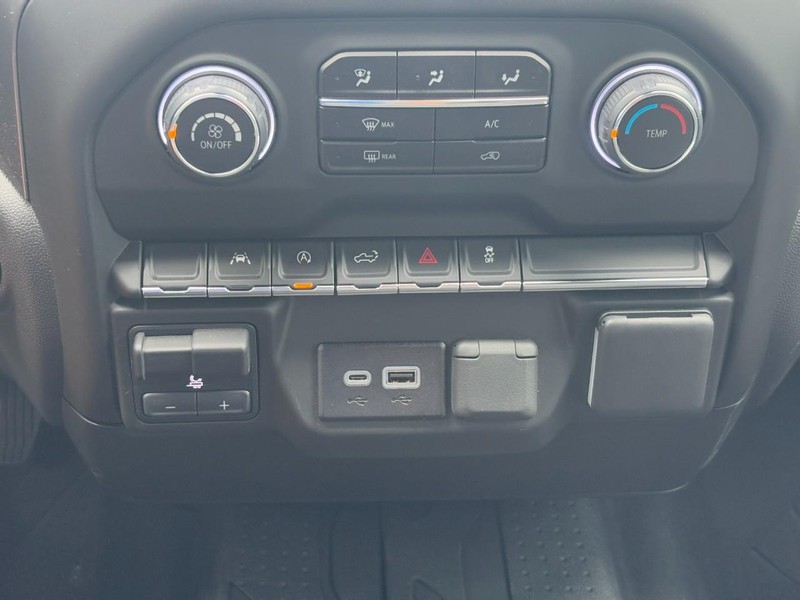 Chevrolet Silverado 1500 Vehicle Full-screen Gallery Image 21