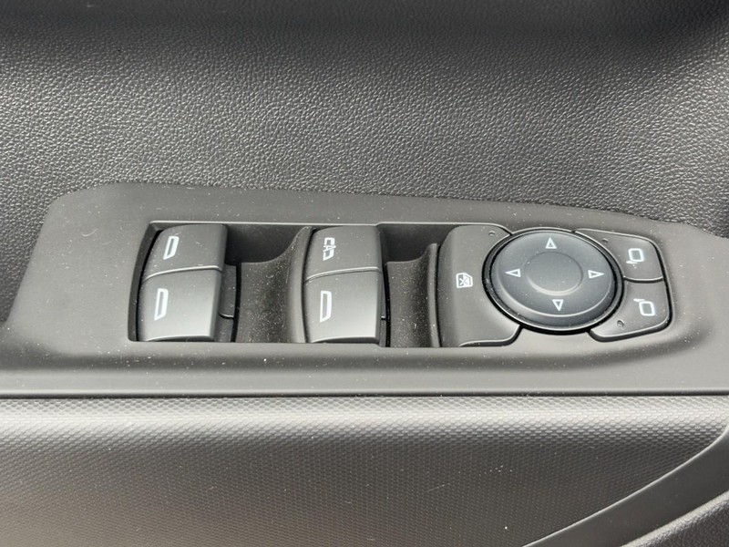 Chevrolet Silverado 1500 Vehicle Full-screen Gallery Image 22