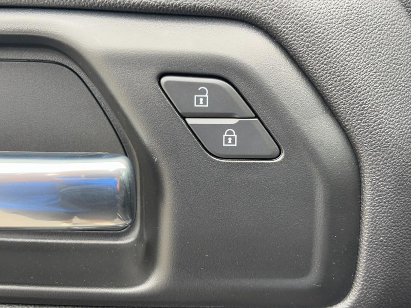 Chevrolet Silverado 1500 Vehicle Full-screen Gallery Image 23