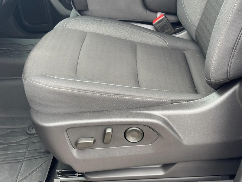 Chevrolet Silverado 1500 Vehicle Full-screen Gallery Image 24