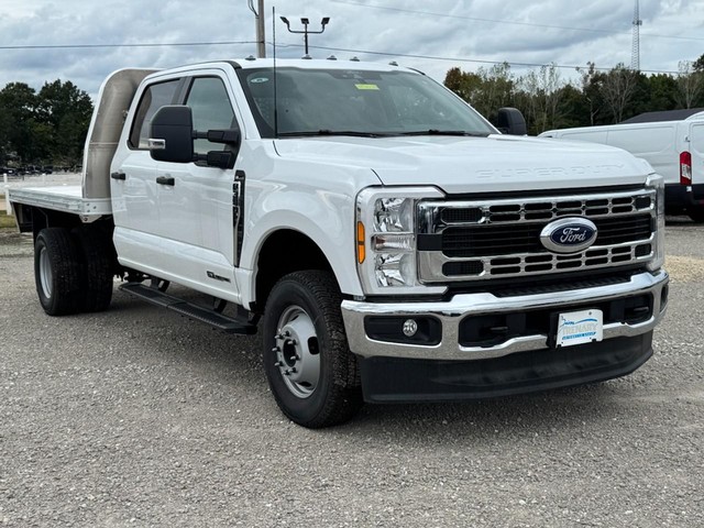 Ford Super Duty F-350 DRW Vehicle Image 02