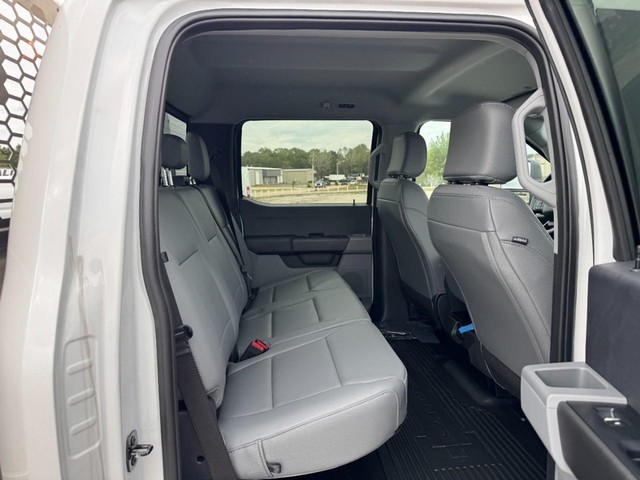 Ford Super Duty F-350 DRW Vehicle Image 05