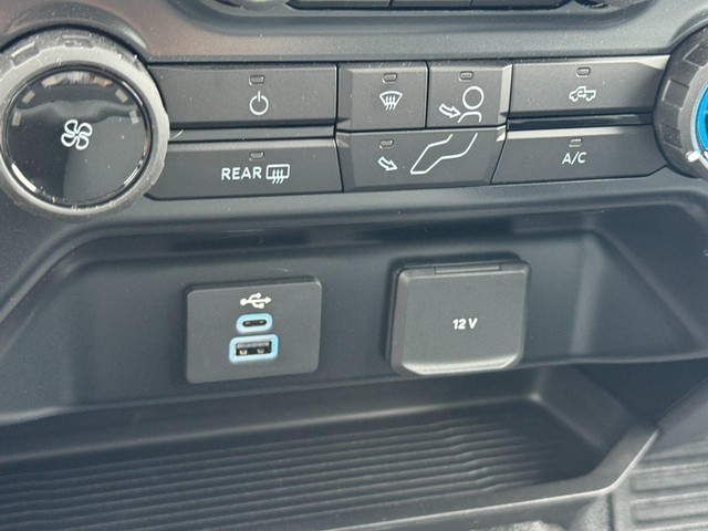 Ford Super Duty F-350 DRW Vehicle Image 12