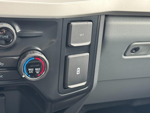 Ford Super Duty F-350 DRW Vehicle Image 13