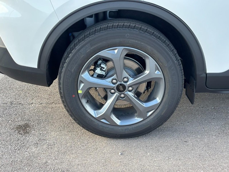 Ford Escape Vehicle Full-screen Gallery Image 4