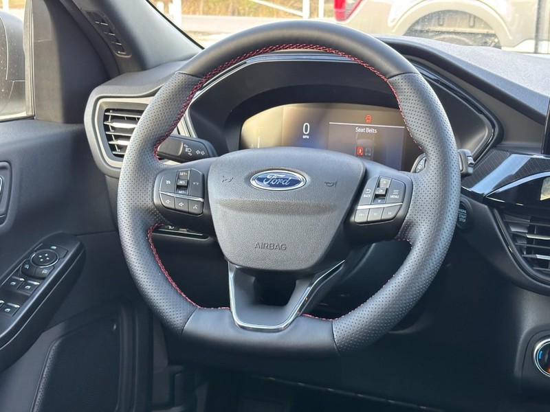 Ford Escape Vehicle Full-screen Gallery Image 7