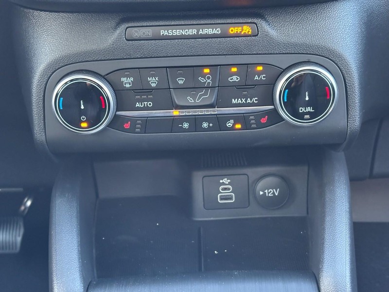 Ford Escape Vehicle Full-screen Gallery Image 9