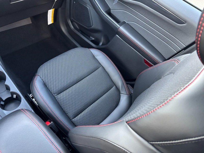 Ford Escape Vehicle Full-screen Gallery Image 10