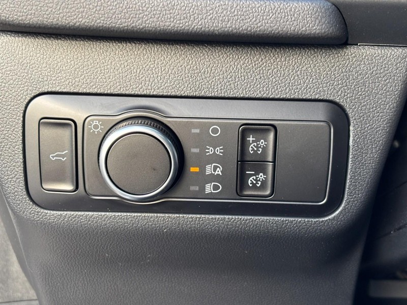 Ford Escape Vehicle Full-screen Gallery Image 11