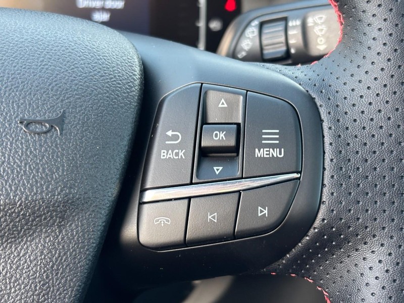 Ford Escape Vehicle Full-screen Gallery Image 13