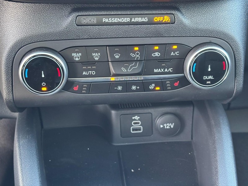 Ford Escape Vehicle Full-screen Gallery Image 17