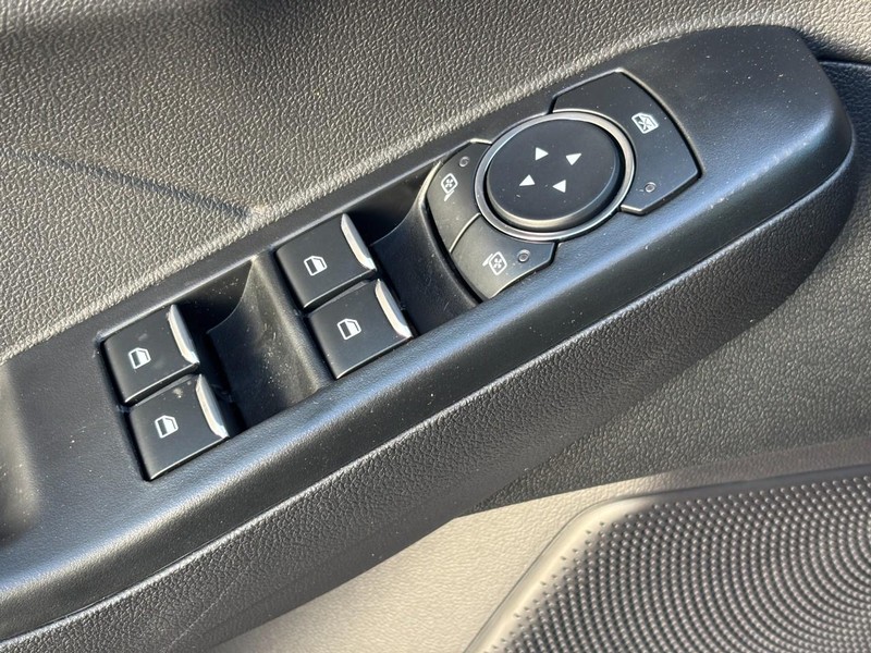 Ford Escape Vehicle Full-screen Gallery Image 18