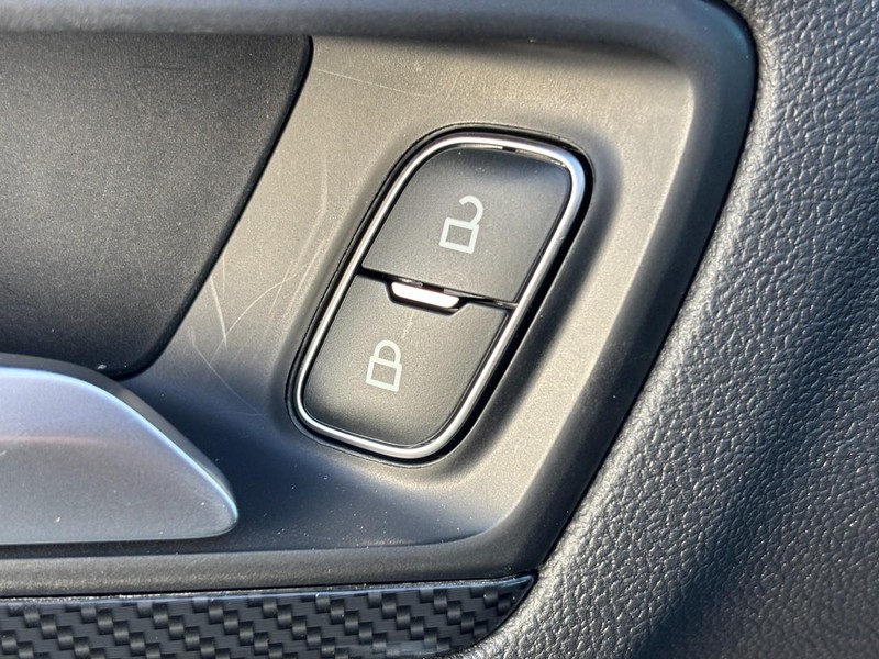 Ford Escape Vehicle Full-screen Gallery Image 19