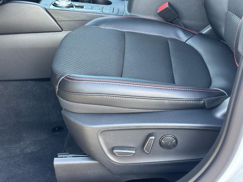 Ford Escape Vehicle Full-screen Gallery Image 20