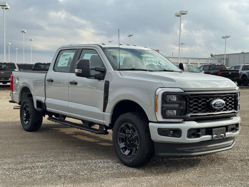 Ford Super Duty F-250 SRW Vehicle Image 02