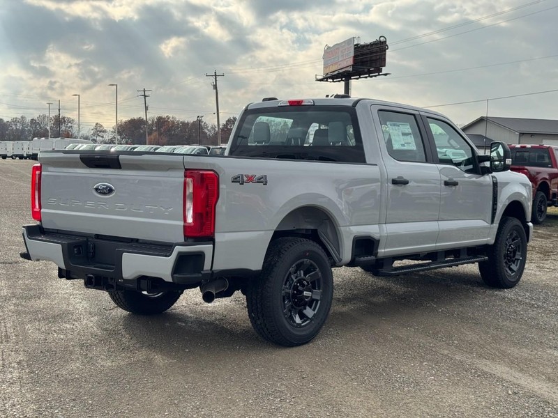 Ford Super Duty F-250 SRW Vehicle Image 03