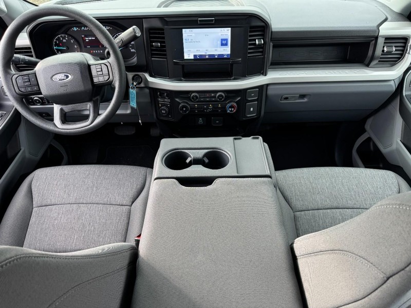 Ford Super Duty F-250 SRW Vehicle Image 07