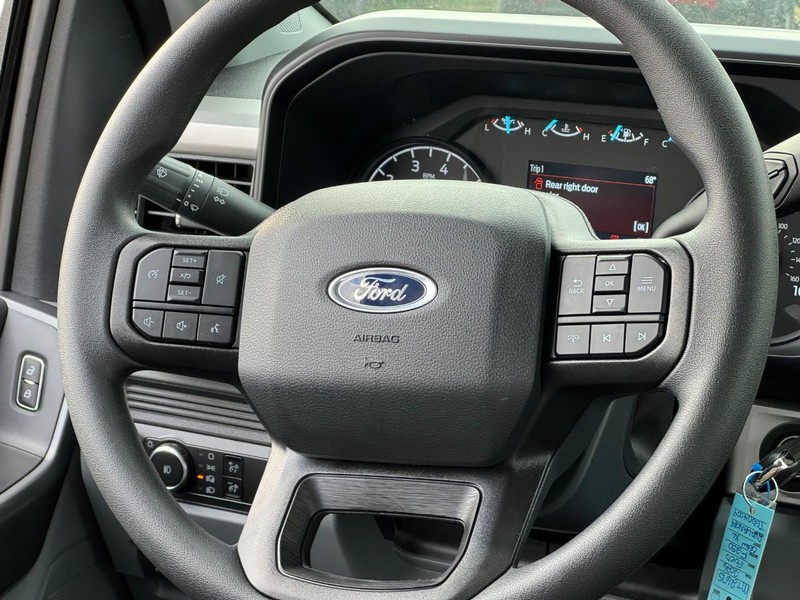 Ford Super Duty F-250 SRW Vehicle Image 08