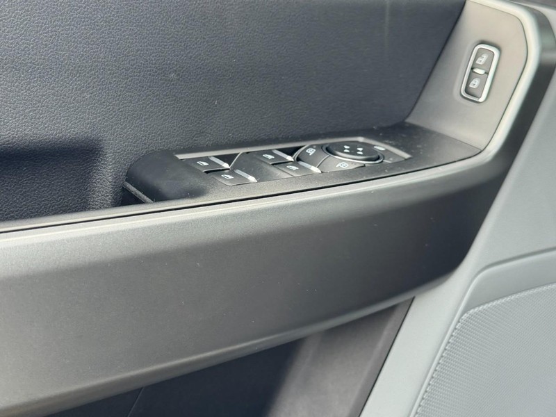 Ford Super Duty F-250 SRW Vehicle Image 12