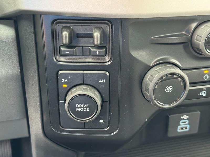 Ford Super Duty F-250 SRW Vehicle Image 16