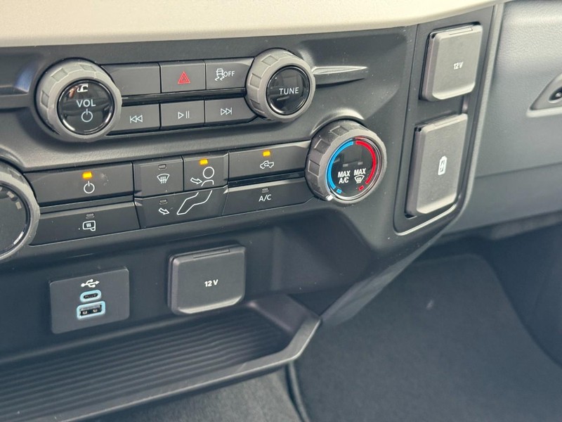 Ford Super Duty F-250 SRW Vehicle Image 17