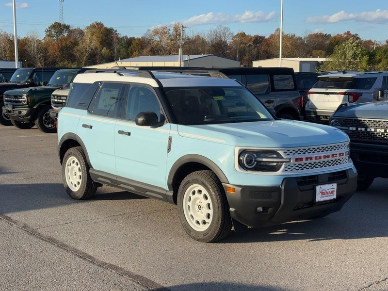 Ford Bronco Sport Vehicle Full-screen Gallery Image 2
